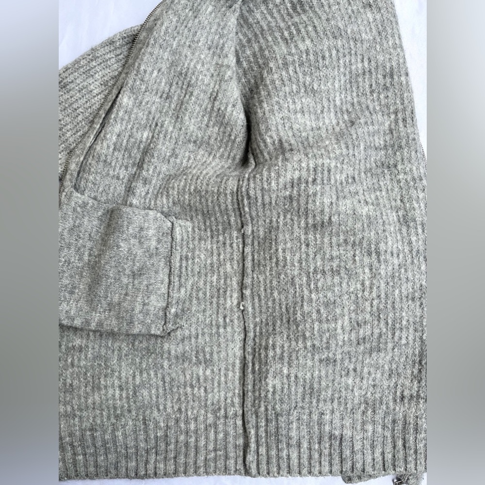 H&M | Ribbed Knit Zip Sweater - Picture 5 of 16